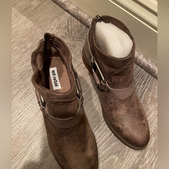 NEW NOT RATED FINCH BOHO RODEO DISTRESSED SLOUCHY HARNESS ANKLE BOOTIE IN TAUPE - Picture 6 of 9